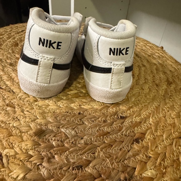 Nike Kids White and Black High-Top Sneakers - Picture 2 of 4